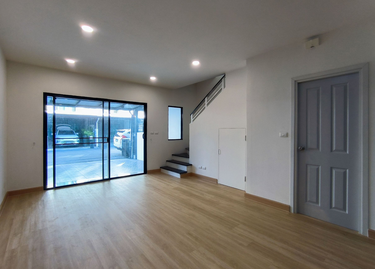 For SaleTownhomePattanakan, Srinakarin : 3-Storey Townhome for Sale – Patio Srinakarin-Rama9 Newly renovated and ready to move in, only 4.25 Million