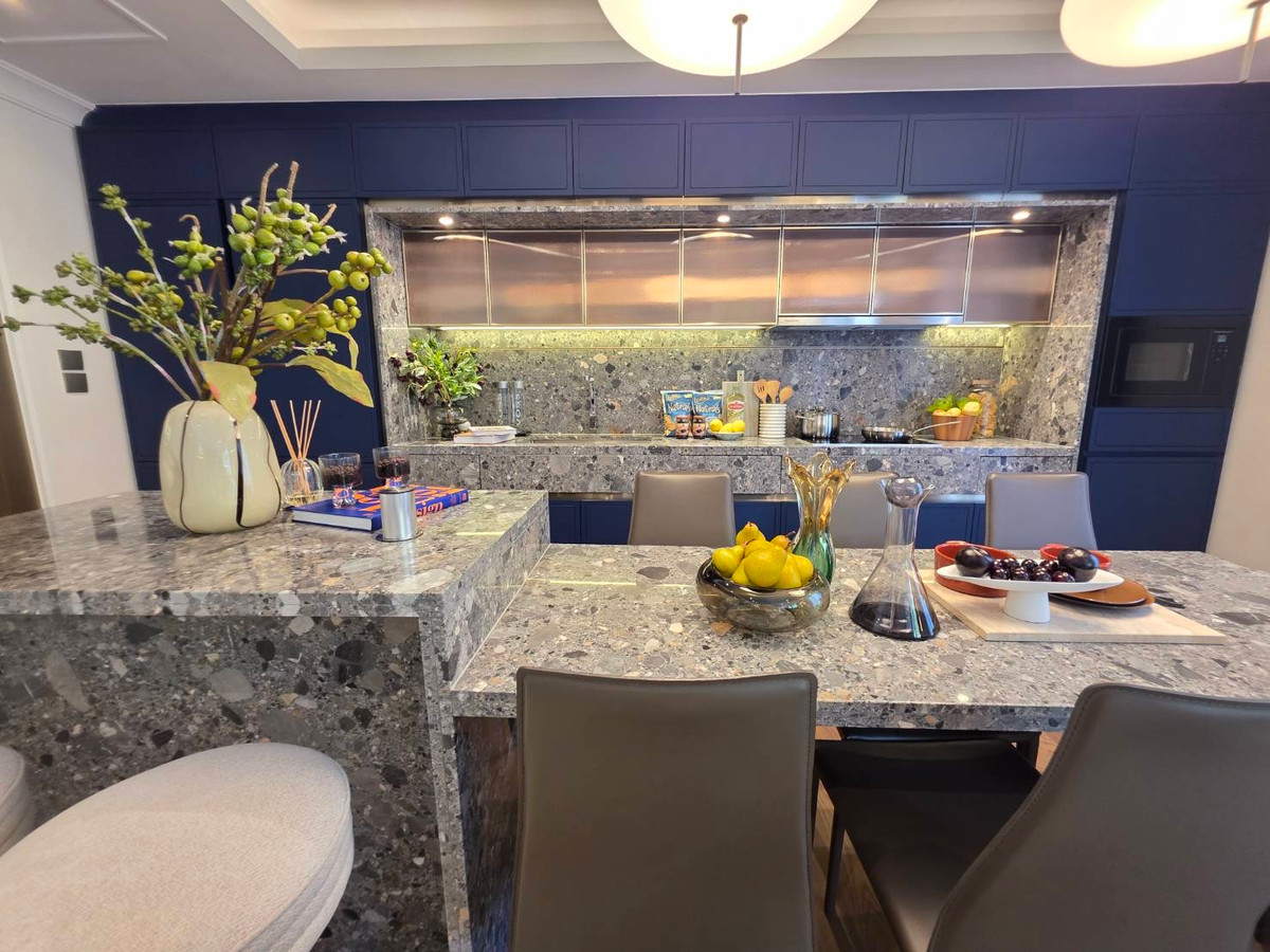 For SaleCondoSukhumvit, Asoke, Thonglor : Via 34 (Sukhumvit 34): 3bed 3bath 146.25sqm. from 40 million corner unit Am: 0656199198