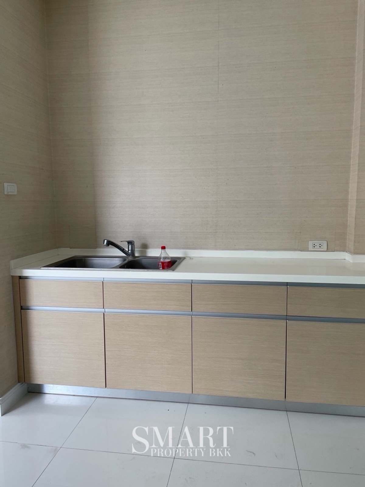 For RentHouseVipawadee, Don Mueang, Lak Si : 📍 Hyde Park Donmueang : Type C1 | Private Luxury Family Home. Only 5 min. to Harrow IS.