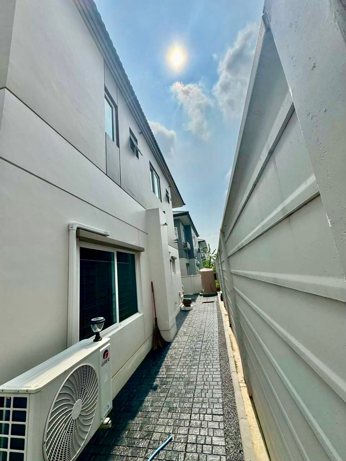 For SaleHousePathum Thani,Rangsit, Thammasat : Centro Phahol - Vibhavadi 2 / 4 Bedrooms (FOR SALE) BNS062