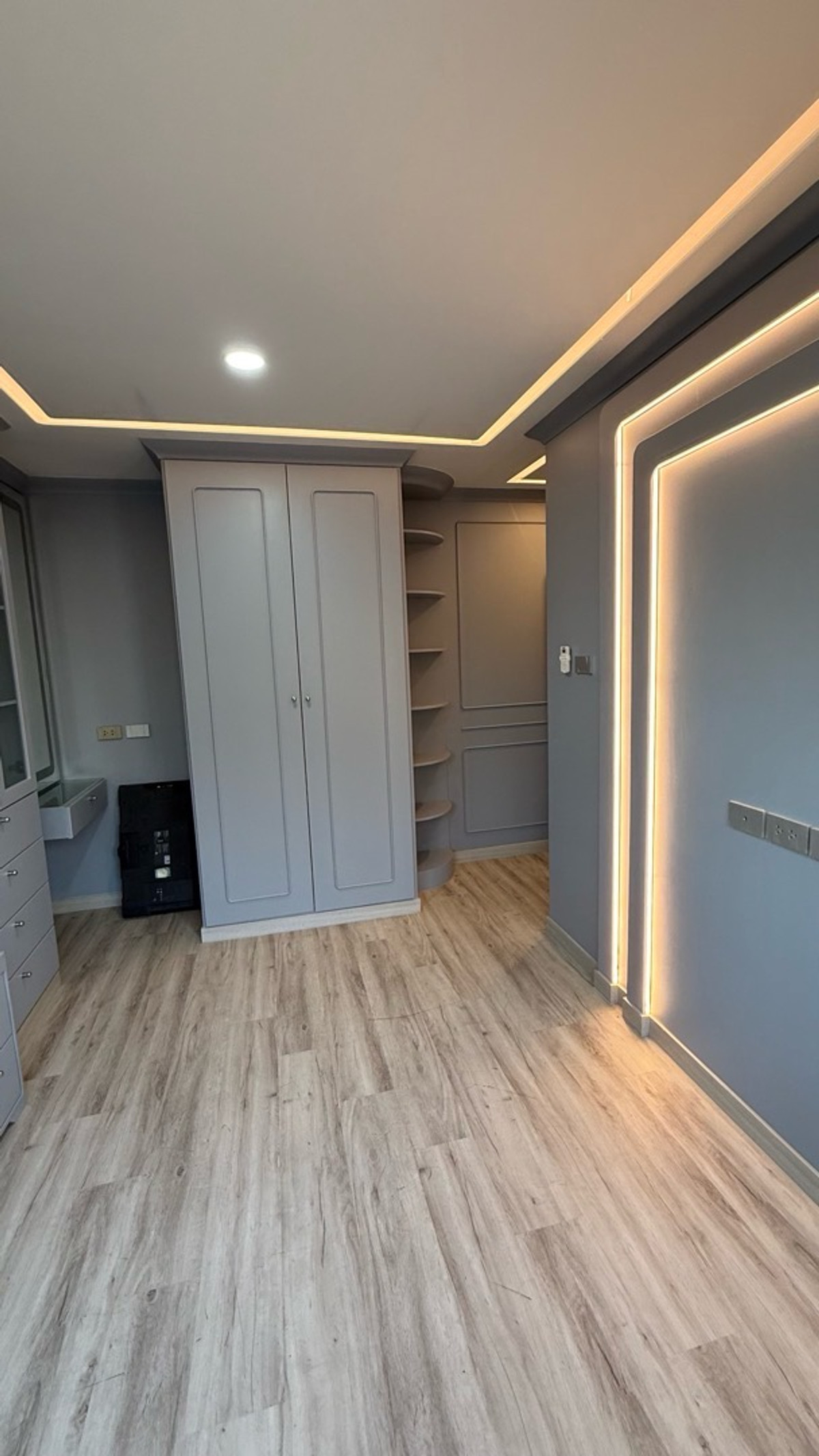 ให้เช่าคอนโดเลียบทางด่วนรามอินทรา : For rent JW. Sriwara 2 bed 2 bath 58 sqm 20,000 ให้เช่า 2 นอน 2 น้ำ 58 ตรม 20,000