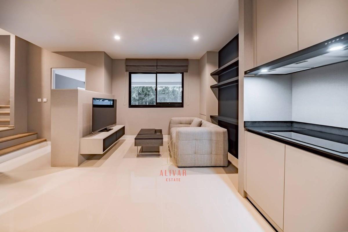 For RentTownhomePattanakan, Srinakarin : RH034026 For rent, new townhome, 3 floors, corner plot at Nirvana DEFINE Krungthep Kreetha, near MRT Sri Kritha Station.