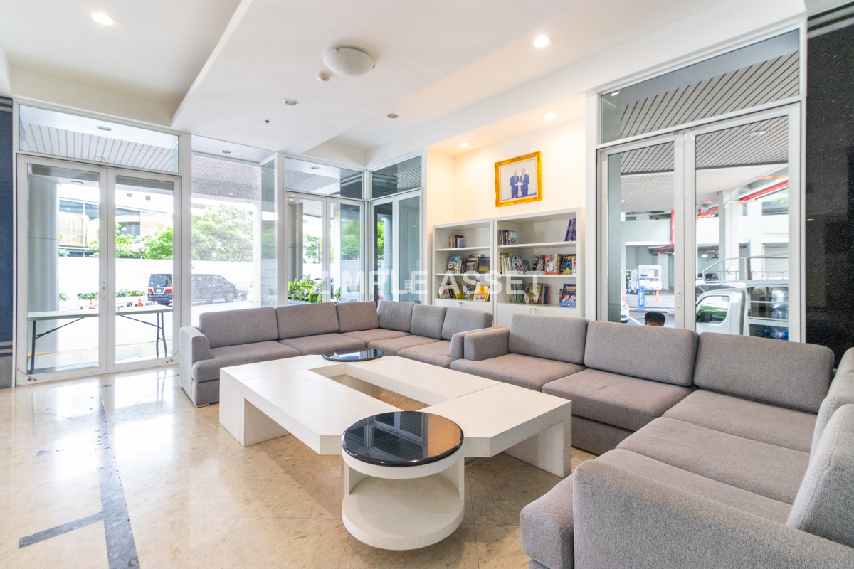 For RentSukhumvit, Asoke, Thonglor : Line ID: @zimple_asset  A luxurious residential in Sukhumvit 24. Fully furnished with complete facilities, offering a comfortable “home-like” atmosphere in a prime location with convenient access to BTS and shopping center. Pet friendly🐶