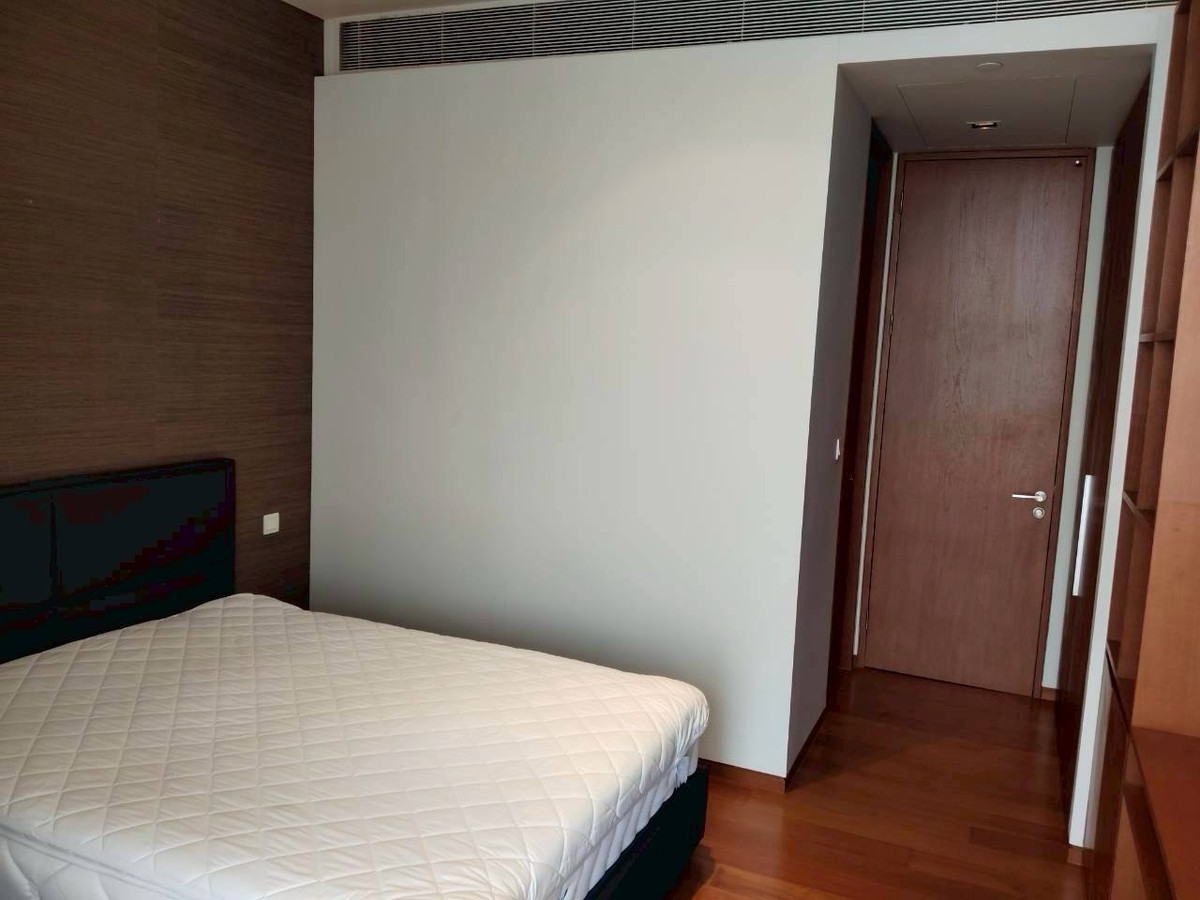 For RentCondoSathorn, Narathiwat : The Sukhothai Residences, luxury condo in the heart of the city, near BTS Saladaeng.