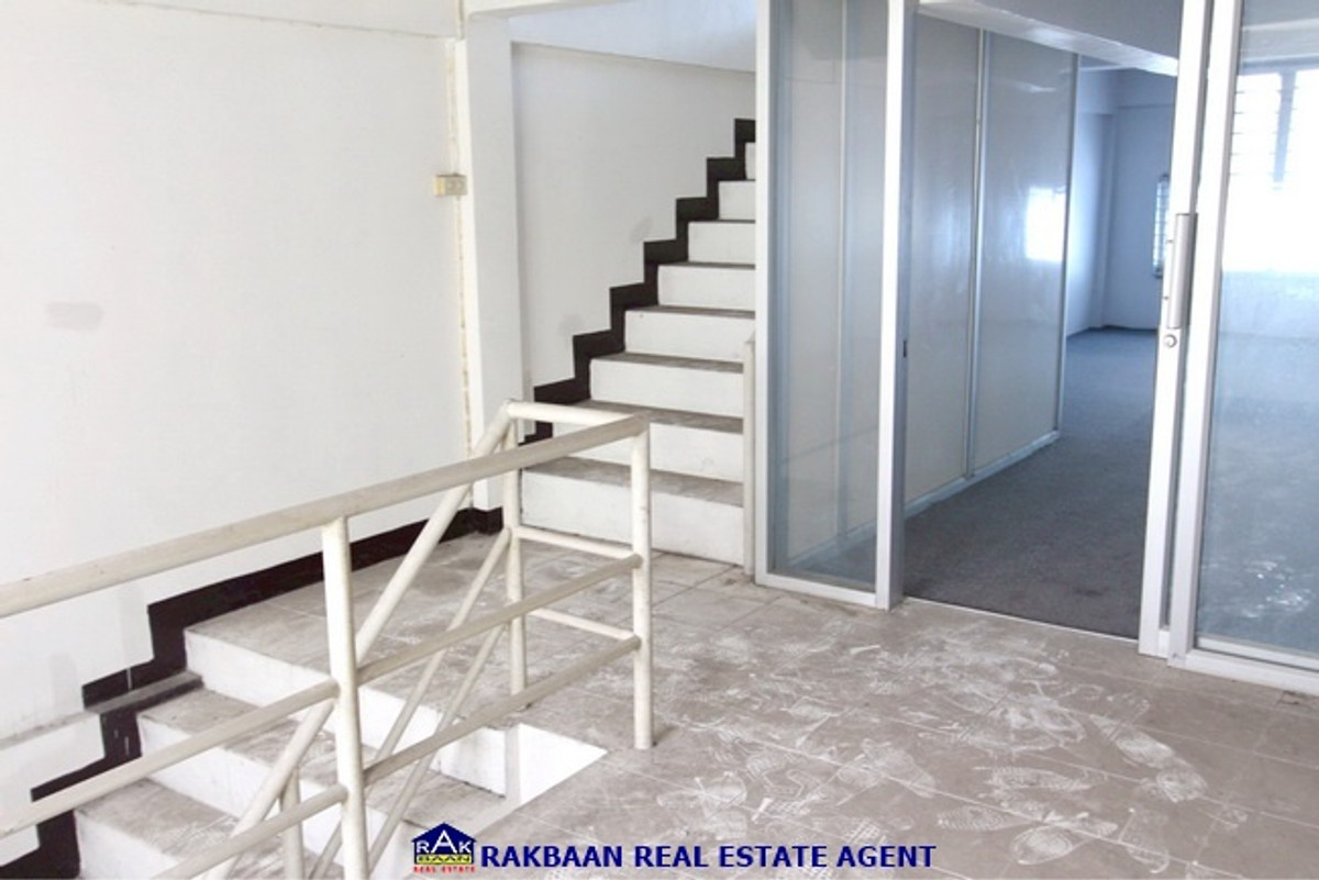 ขายอาคารพาณิชย์นวมินทร์ รามอินทรา : ขายตึก 1คูหา 3ชั้นครึ่ง 25ตร.ว. พระยาสุเรนทร์22 เหมาะทำโรงเรียนกวดวิชา หอพัก ที่สต๊อกสินค้า ออฟฟิศ ราคาเพียง 3.5ล้านเท่านั้น