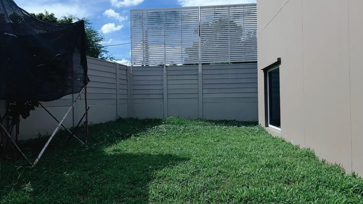 ให้เช่าโกดังเสรีไทย-นิด้า : โฮมออฟฟิศให้เช่า หลังมุม บ้านกลางเมือง ลาดพร้าว เสรีไทย ตกแต่งใหม่ทั้งหมด 52ตรว. ทาวน์โฮม3ชั้น 3นอน 3น้ำ 2ที่จอดรถ