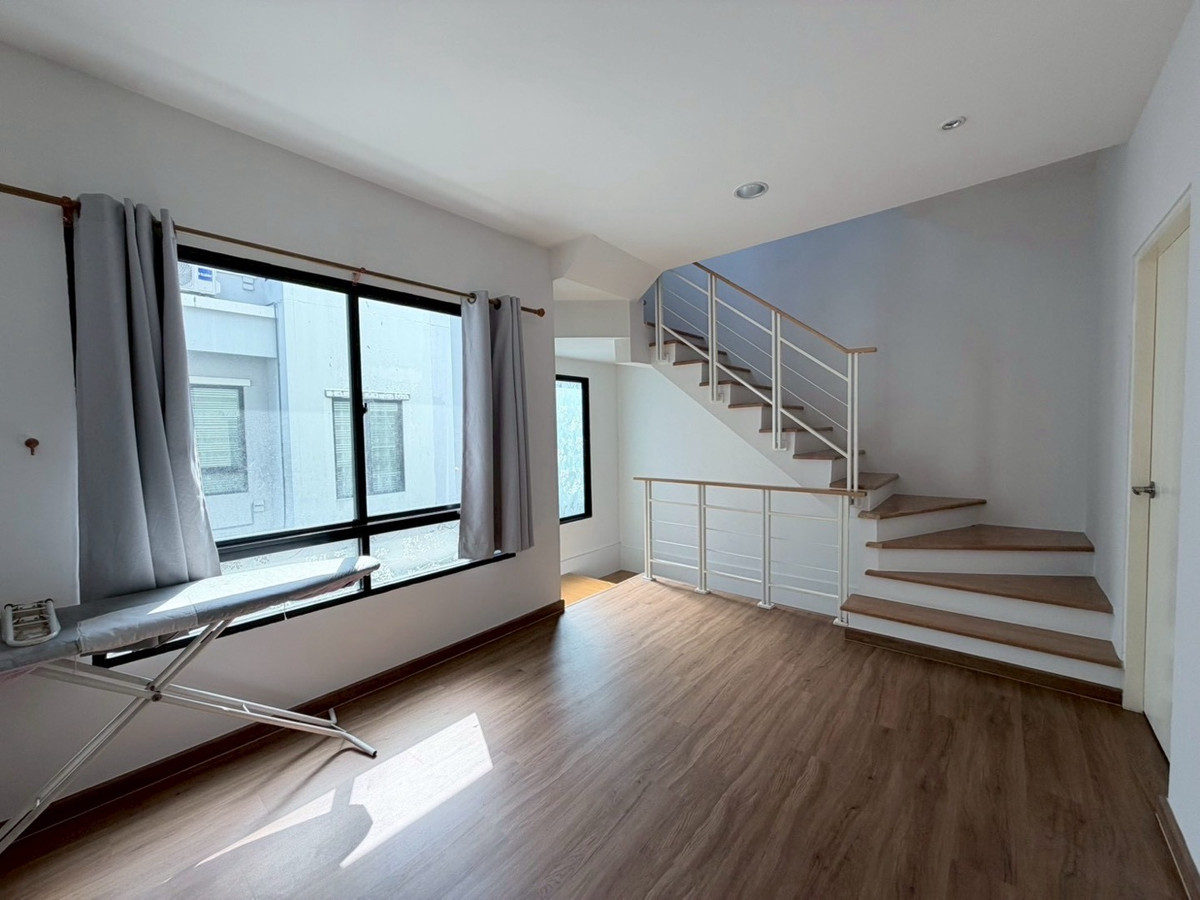 ให้เช่าทาวน์โฮมราษฎร์บูรณะ สุขสวัสดิ์ : 🏡 ปล่อยเช่าทาวน์โฮม 3 ชั้น | บ้านกลางเมือง สุขสวัสดิ์ ใกล้แยกพระประแดง
ทำเลดีมาก ติดถนนใหญ่ ใกล้ห้าง รถไฟฟ้ากำลังมา!