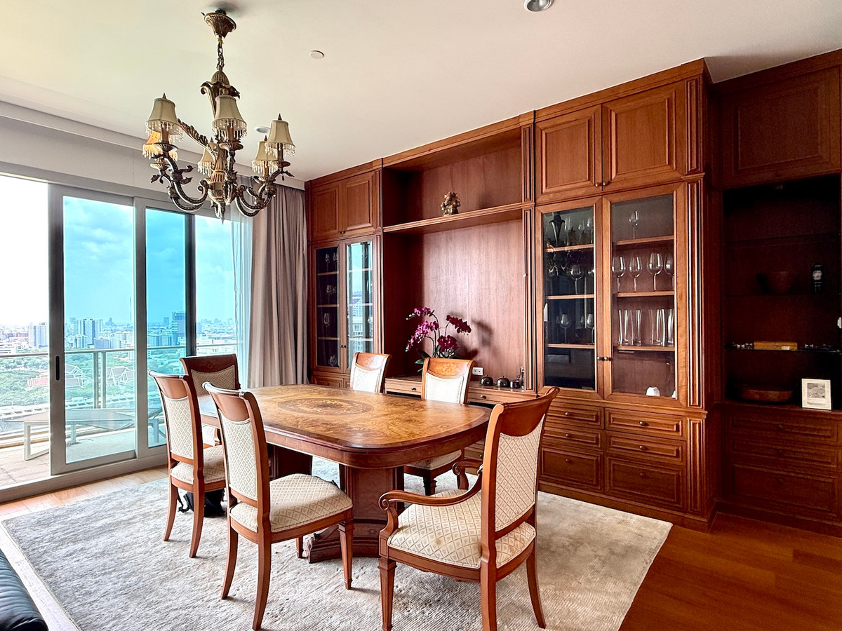 ให้เช่าคอนโดวิทยุ ชิดลม หลังสวน : คอนโด 3 ห้องนอน พื้นที่กว้างขวาง วิว Royal Sport Club