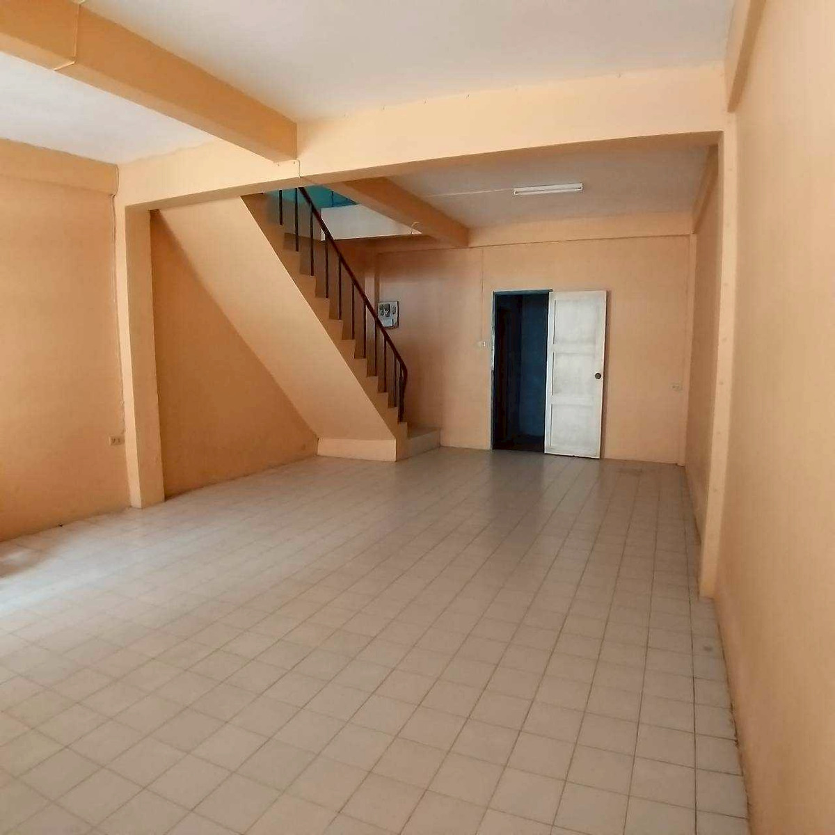 For SaleTownhomeSriracha Laem Chabang Ban Bueng : Townhouse in Soi Wat Wang Hin, Heart of Sriracha Convenient location with easy access, just 50 meters from Sukhumvit Road