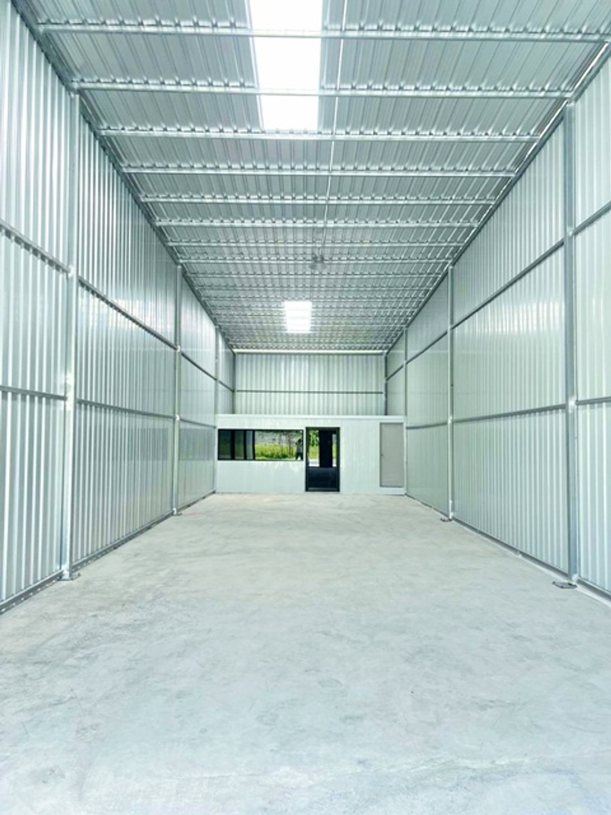 For RentWarehouseSilom, Saladaeng, Bangrak : BTS Srinakarin38 land area 35-125 sq.wa. hight 6m. Warehouse for rent 1bed 1bath near ARL HuaMak 900