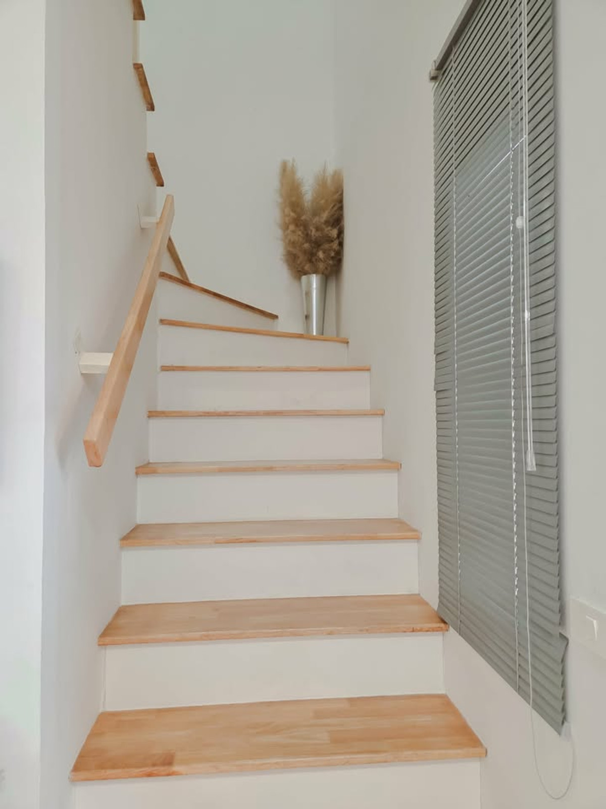 ขายทาวน์โฮมขอนแก่น : ทาวน์โฮม 2 ชั้น พฤกษา แอร์พอร์ต แต่งสวย ใกล้สนามบินขอนแก่น เฟอร์ครบ หิ้วกระเป๋าเข้าอยู่ได้เลย