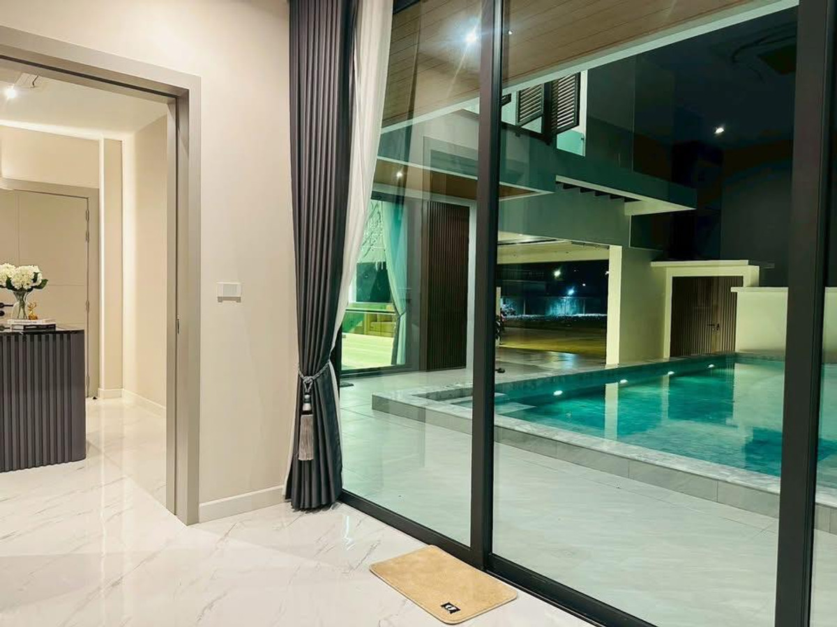 For RentPattaya, Bangsaen, Chonburi : Luxurious pool villa house for rent Near Jomtien Beach, Pattaya