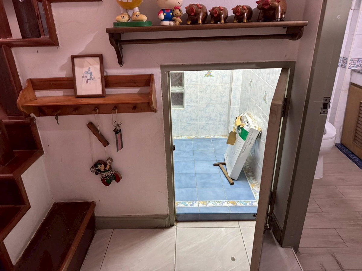 ขายบ้านพัทยา บางแสน ชลบุรี สัตหีบ : ขายด่วน !!! Rare Item บ้านเดี่ยวที่ดินใหญ่สะใจ 83 ตร.ว ทำเลทองใกล้บางแสน-หนองมน หมู่บ้านคันทรี่ปาร์ค ชลบุรี (บางแสน-ห้วยกะปิ) ราคานี้หาไม่ได้แล้ว !!