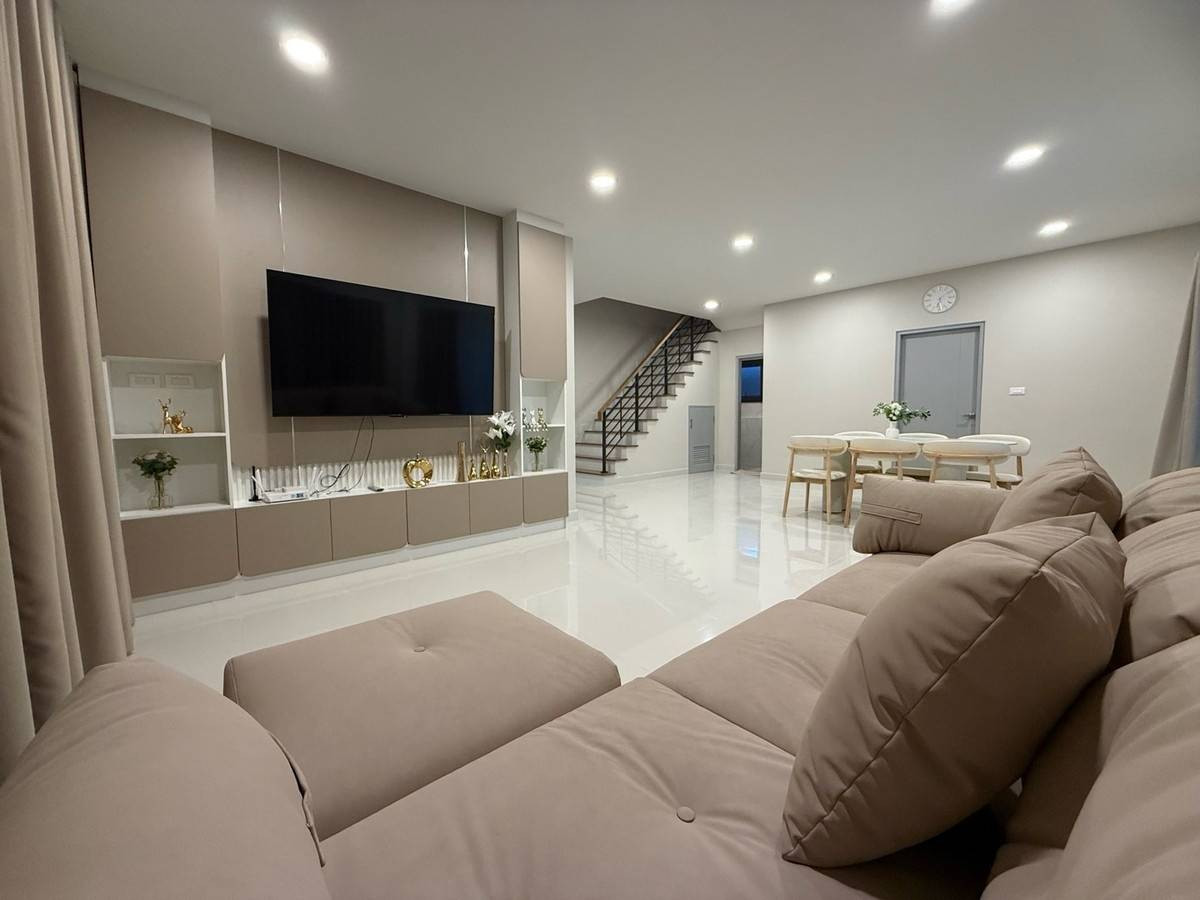 ให้เช่าบ้านปทุมธานี รังสิต ธรรมศาสตร์ : ให้เช่าบ้านเดี่ยว เซนโทร พหลฯ - วิภาวดี 3 ใกล้ โฮมโปรรังสิต เพียง 4 นาที