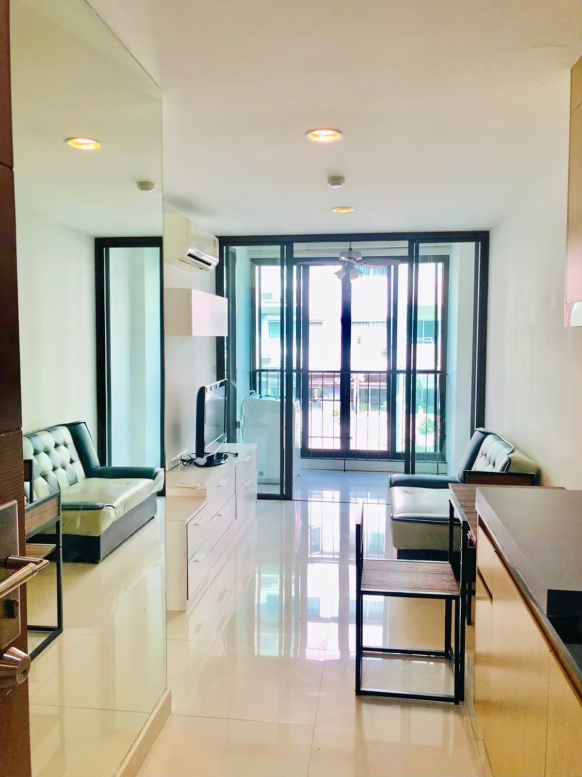 ให้เช่าคอนโดวงเวียนใหญ่ เจริญนคร : ให้เช่าห้องใหม่  ไอดีโอ บลูโคฟ สาทร  ติด BTS วงเวียนใหญ่ 100 เมตร รวมเฟอร์นิเจอร์ครบชุด 