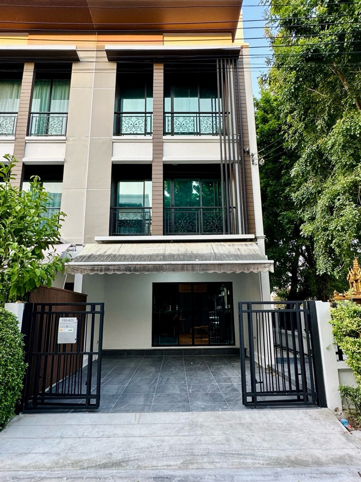 ให้เช่าทาวน์โฮมลาดพร้าว101 แฮปปี้แลนด์ : ให้เช่าทาวน์โฮม บ้านกลางเมืองนวมินทร์ 42 หลังมุมแต่งใหม่สวยมาก เฟอร์ครบพร้อมอยู่