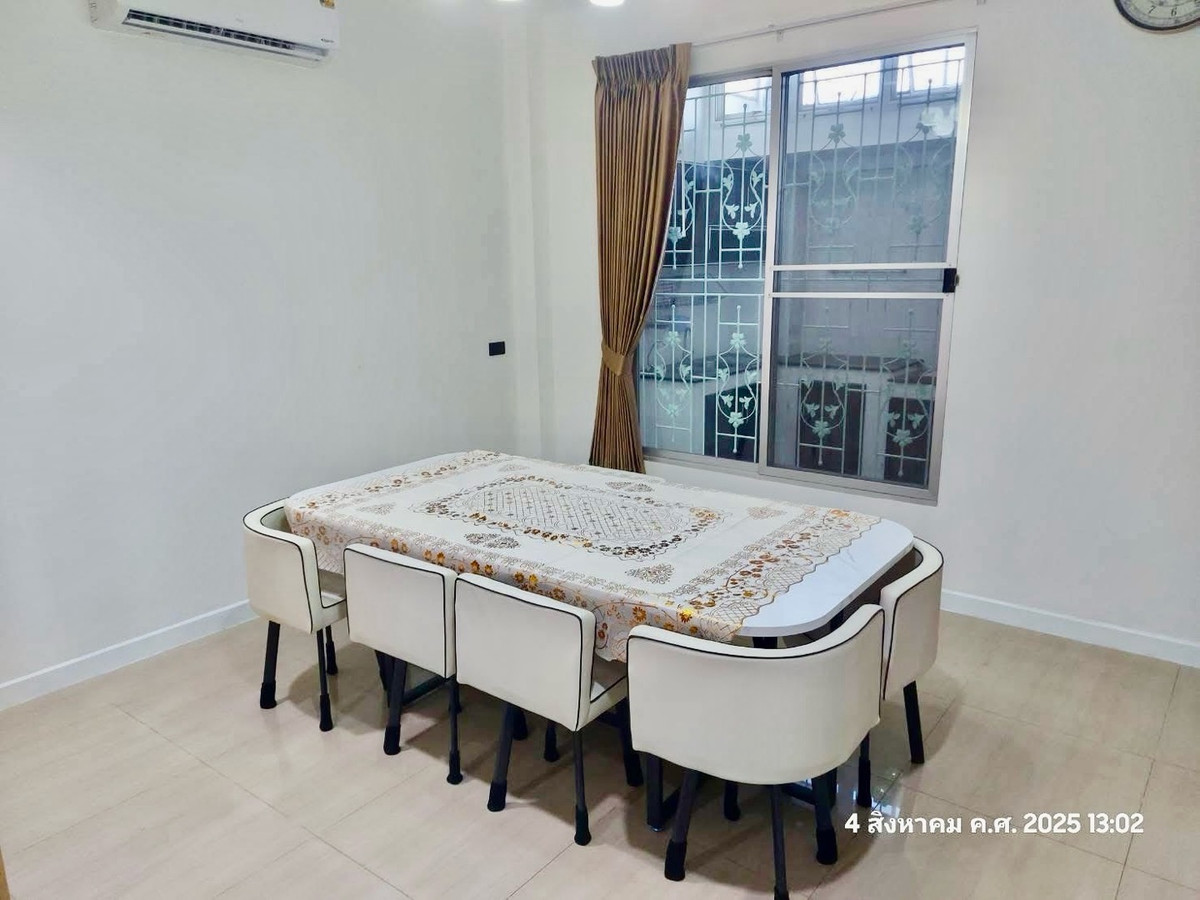 ให้เช่าทาวน์โฮมรัชดา ห้วยขวาง : หมู่บ้านกลางเมือง Grand de Paris ติดกับ รร.นานาชาติสิงคโปร์ SISB ประชาอุทิศ ห้วยขวาง บ้าน 3ชั้น  4 ห้องนอน 4ห้องน้ำ