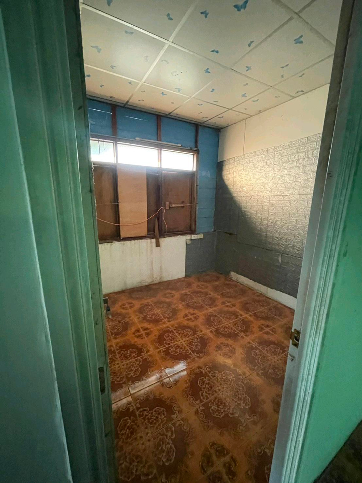 For RentHouseMin Buri, Romklao : For rent, detached house, Soi Pracha Ruamjai 45, next to Wari Phirom Park.