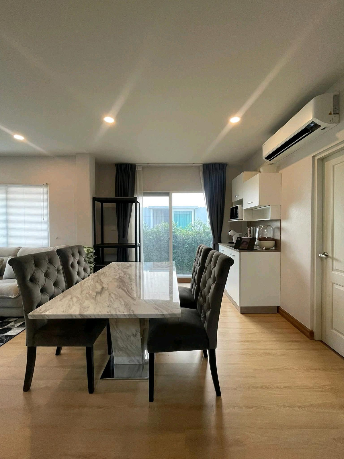 ให้เช่าบ้านปทุมธานี รังสิต ธรรมศาสตร์ : 🏡 "ให้เช่าบ้านเดี่ยว"
 หมู่บ้าน​เซ็นโทร พหล-วิภา2 ทำเลดีมาก ใกล้ ฟิวเจอร์ปาร์ค
🔥  เฟอร์นิเจอร์ครบพร้อมเข้าอยู่ได้เลย
