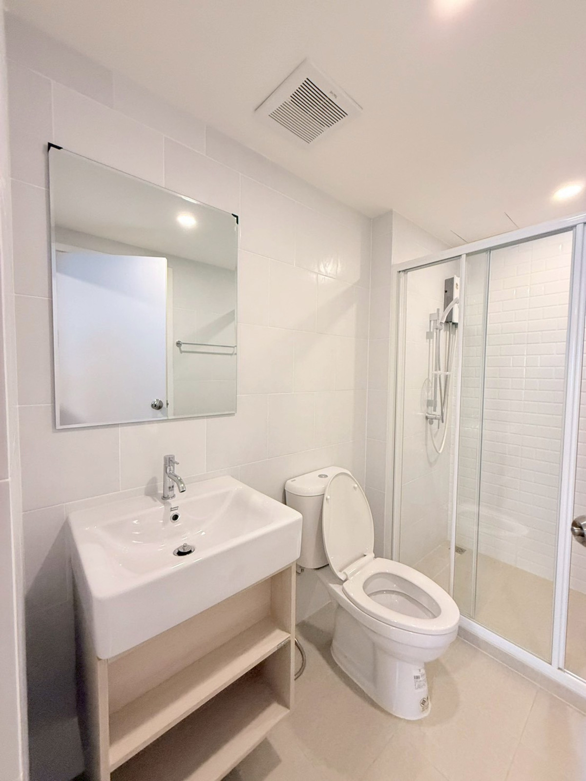 ให้เช่าคอนโดโชคชัย4 ลาดพร้าว71 : ให้เช่าคอนโดชีวาทัยฮอลล์มาร์คลาดพร้าวโชคชัย4 ห้องใหญ่ตรงปกใกล้รถไฟฟ้า