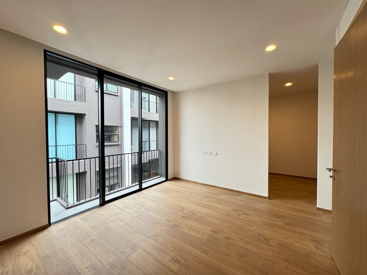 ขายทาวน์โฮมเลียบทางด่วนรามอินทรา : ทาวน์โฮมสร้างใหม่ .... แปลงมุม 