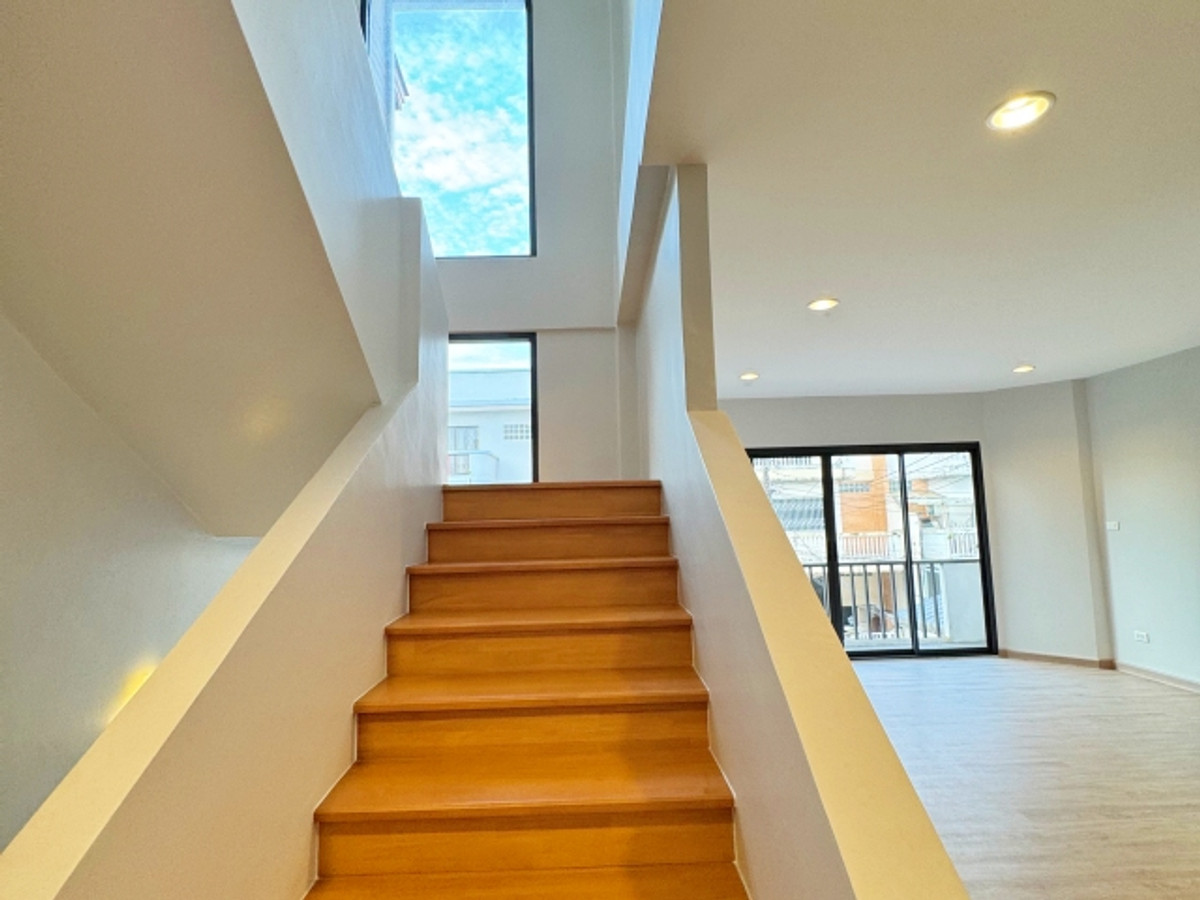 ขายทาวน์โฮมโชคชัย4 ลาดพร้าว71 : ขาย ทาวน์โฮม 3 ชั้น นาคนิวาส เกษมสันต์ 1 ลาดพร้าว สังคมสงเคราะห์ 25 ตร.วา ทำเลดี