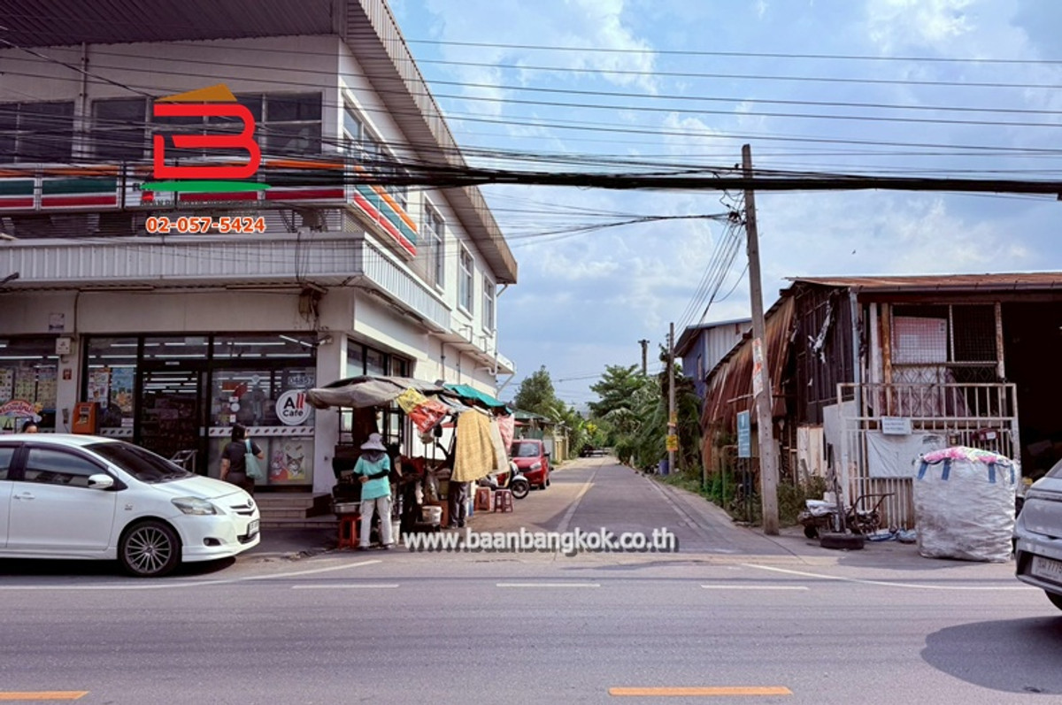 ขายที่ดินนนทบุรี บางใหญ่ บางบัวทอง : ที่ดินเปล่า เนื้อที่ 136 ตรว. ซอยเลียบคลองถนน (ใกล้เซ็นทรัลเวสต์เกต) ถนนกาญจนาภิเษก ตำบลบางรักใหญ่ อำเภอบางบัวทอง จังหวัดนนทบุรี