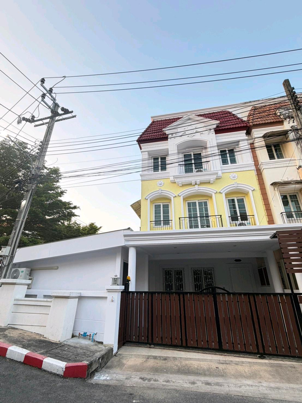 ให้เช่าทาวน์โฮมท่าพระ ตลาดพลู วุฒากาศ : 🎊 ให้เช่า : Urban Sathorn ทาวน์โฮม โซน ( Bolero zone )