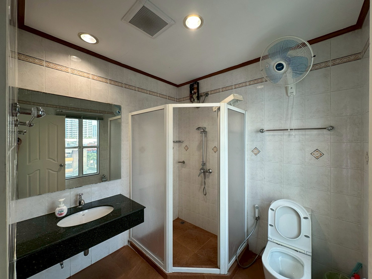 ให้เช่าทาวน์โฮมสุขุมวิท อโศก ทองหล่อ : Luxury Townhouse in Thonglor | Large Living Space 386 Sq.m. Near BTS Thonglor | ทาวน์เฮ้าส์ขนาดใหญ่ในย่านทองหล่อ หนึ่งในทำเล Prime Residential Area ของกรุงเทพ 