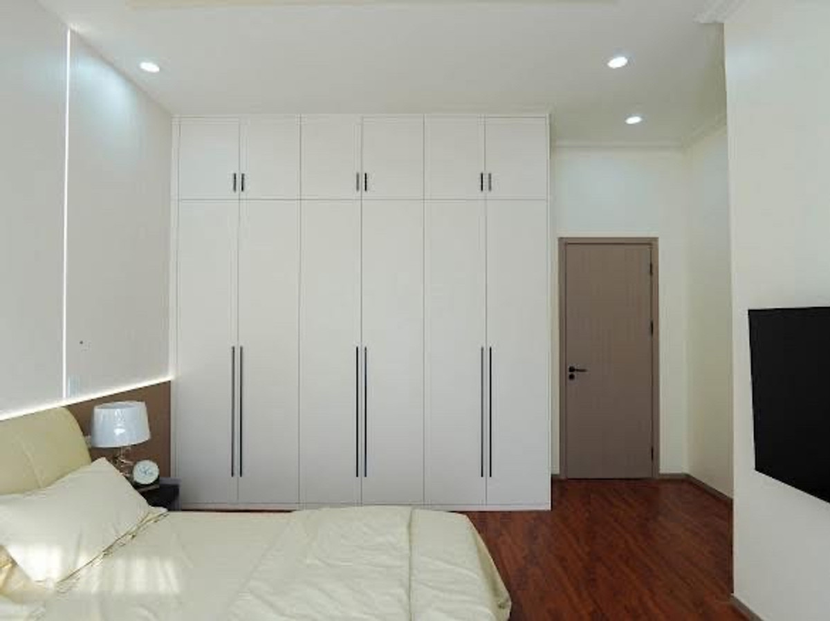 ขายพัทยา บางแสน ชลบุรี สัตหีบ : ขายบ้านเดี่ยวพูลวิลล่าใจกลางเมืองพัทยา โครงการธาดารวดี ทั้งหมด 6 ยูนิต 4 ห้องนอน 3 ห้องน้ำ 2 ที่จอดรถ 1 สระว่ายน้ำ