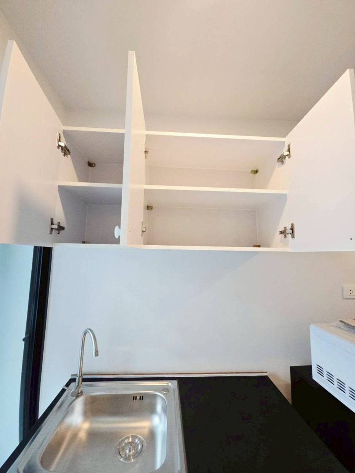 For RentCondoKasetsart, Ratchayothin : For rent ⭐️ 𝗛𝗶 𝗥𝗮𝘁𝗰𝗵𝗮𝘆𝗼𝘁𝗵𝗶𝗻 𝗖𝗼𝗻𝗱𝗼 🚈 ℬ𝓉𝓈. Ratchayothin has a free shuttle. !!! 𝟭𝟬𝟬𝟬𝟬 baht/month 💸