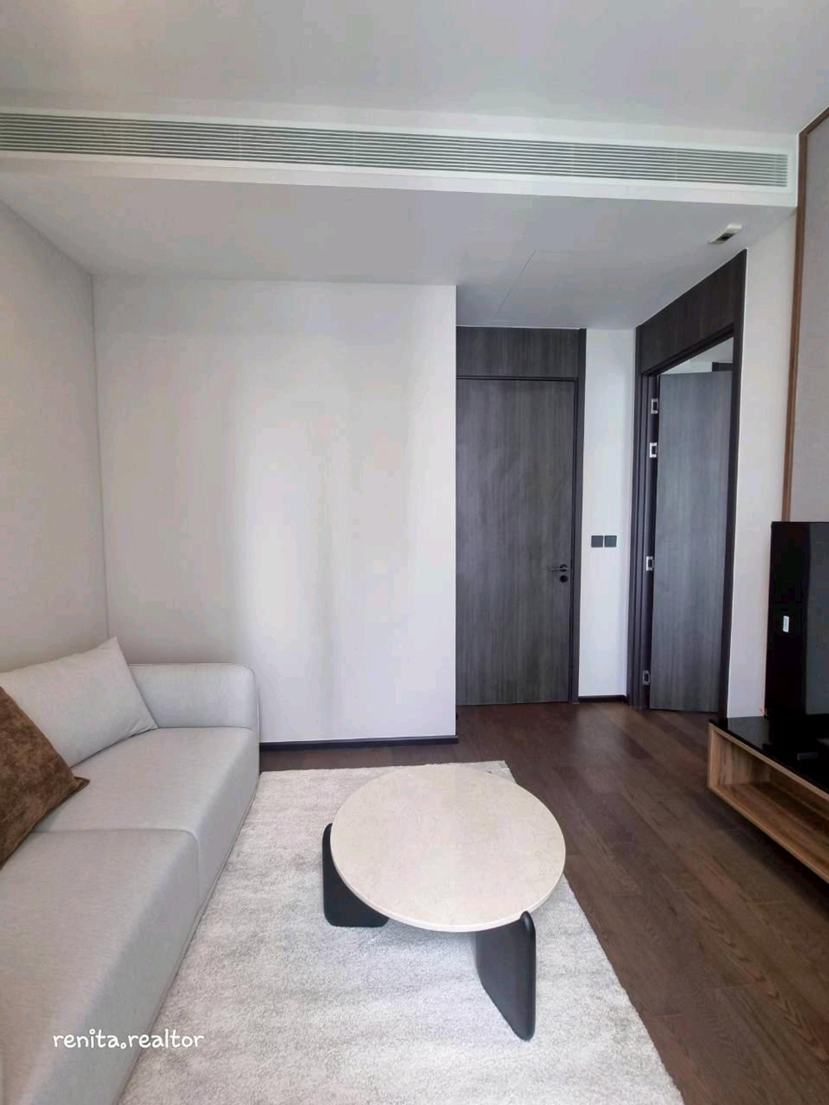 ให้เช่าคอนโดสุขุมวิท อโศก ทองหล่อ : ปล่อยเช่าคอนโดหรู AESTIQ Thonglor – ห้องสวย เลี้ยงสัตว์ได้ (Pet-Friendly) ใจกลางทองหล่อ! 🐾✨48,000 บาท 40 ตรม. 1 นอน