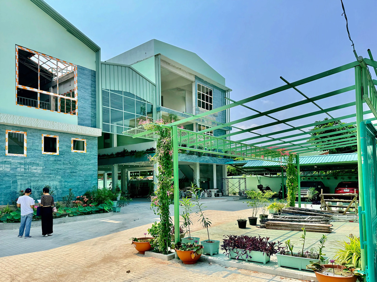 For RentOfficeRattanathibet, Sanambinna : 📢 [For Rent] Prime Office & Warehouse Complex – Rewadee Soi 7, near Nonthaburi Government Center! 🏢✨  Spacious area with versatile functions, perfect for a modern office, warehouse, or distribution center.