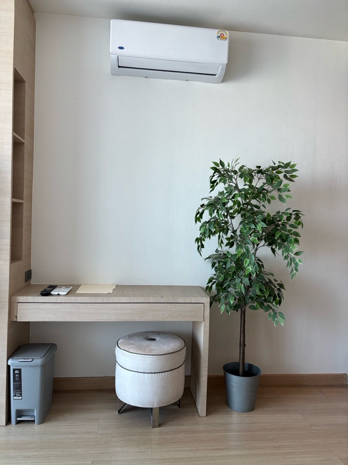 For RentCondoOnnut, Udomsuk : New Luxury Scented Room at Skywalk Residences – Only 22,000 THB/Month! ✨🏙️
รีบเลย ห้องใหม่หอมกลิ่นหรูมาก ที่ Skywalk Residences ใกล้ BTS พระโขนง เดินเพียงไม่กี่นาที 🚆