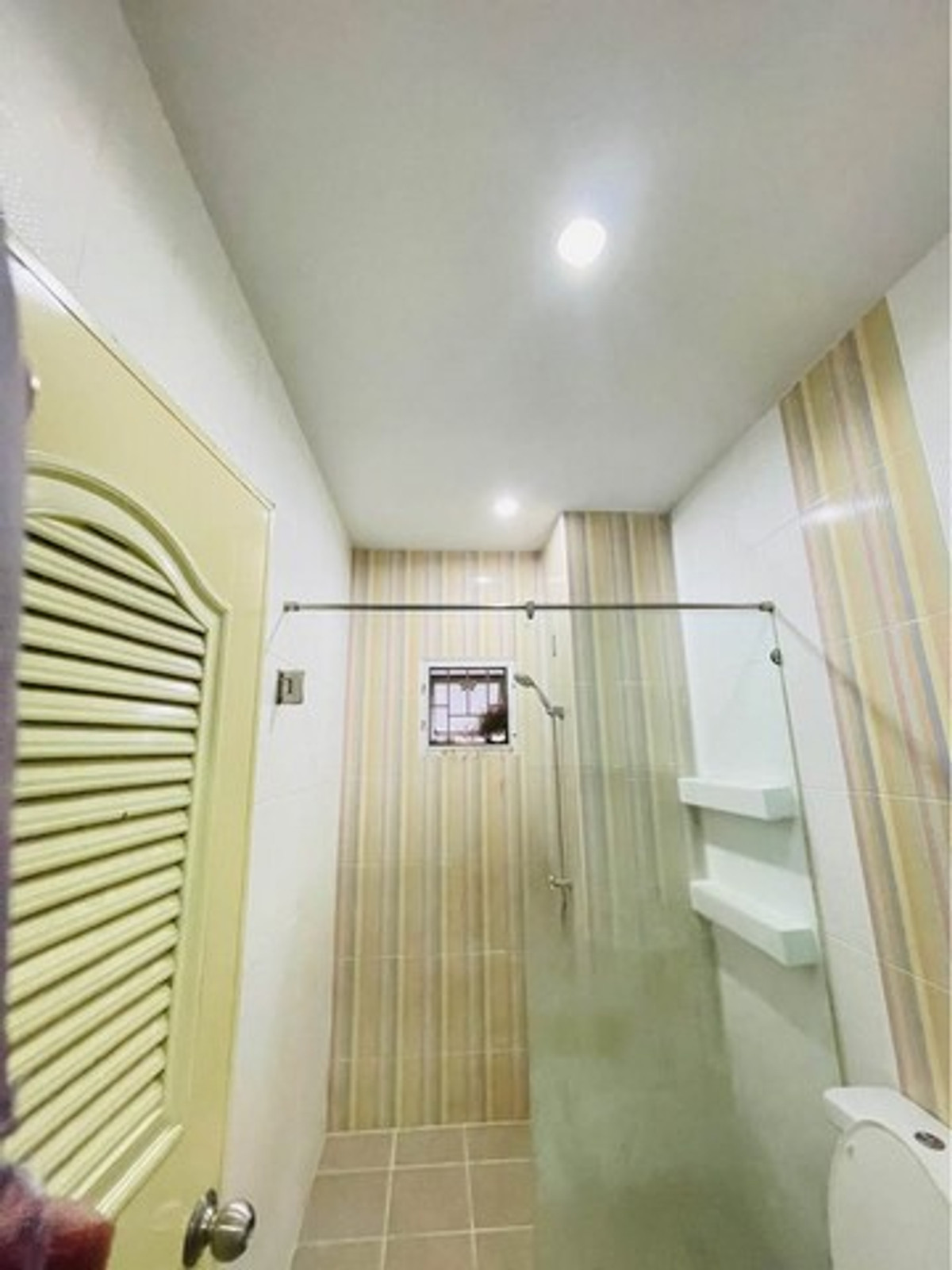 For RentShop HouseSamut Prakan,Samrong : HR3341 Commercial building for rent, 3 floors, beautifully decorated, ready to do business & Residential, can enter and exit in many ways, near Mega Bangna.