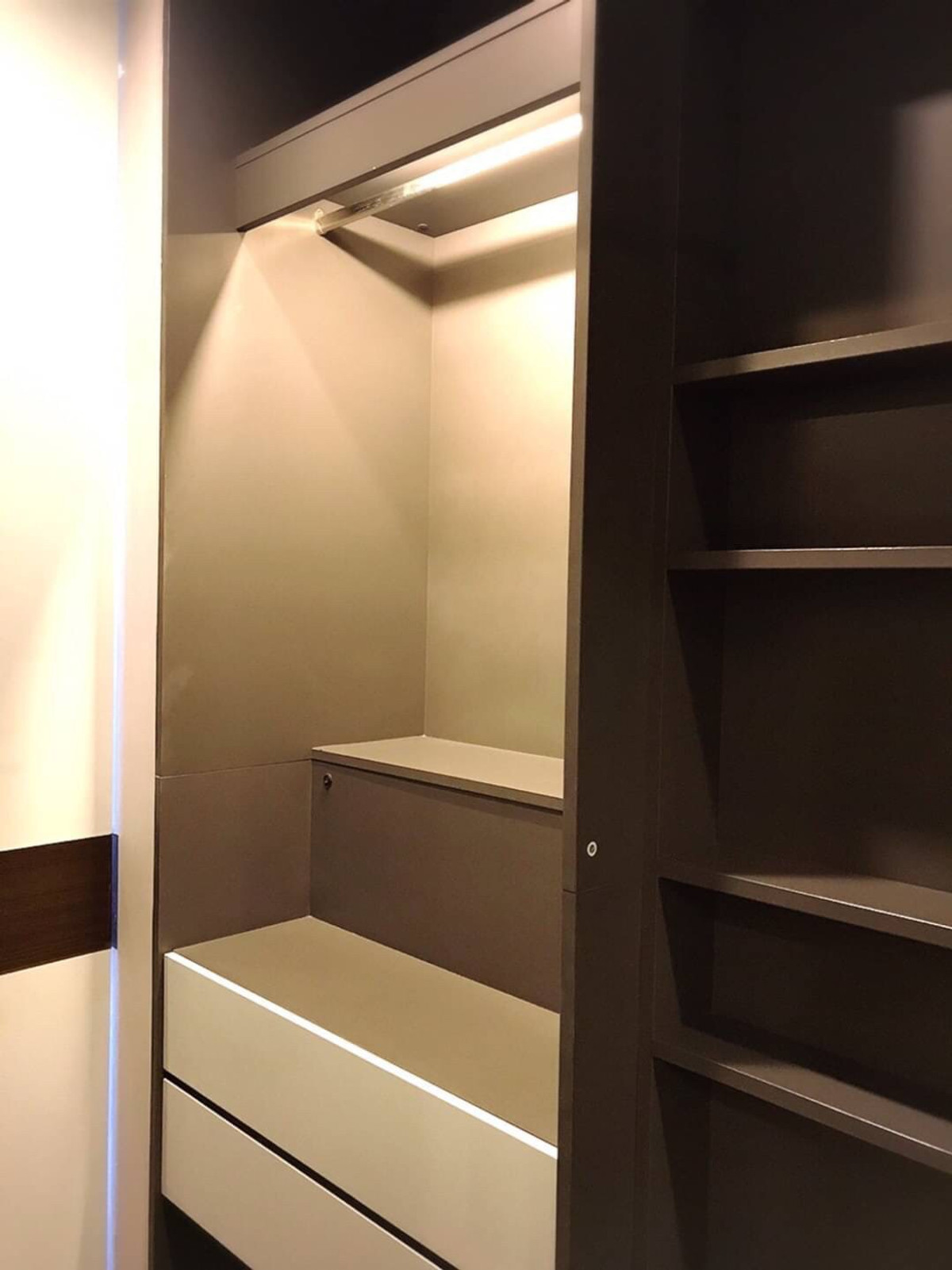 ให้เช่าคอนโดรัชดา ห้วยขวาง : !! ห้องสวย ให้เช่าคอนโด Ivy Ampio ใกล้ MRT ศูนย์วัฒนธรรม