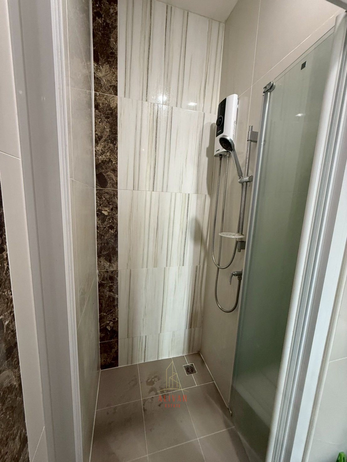 ให้เช่าทาวน์โฮมสมุทรปราการ สำโรง : RH040426 ให้เช่า ทาวน์โฮม 2 ชั้น รีโนเวทใหม่ 3 ห้องนอน หลังมุม at Golden Town Sukhumvit-Bearing BTS Station ใกล้ อิมพีเรียลเวิลด์ สำโรง เพียง 3 นาที