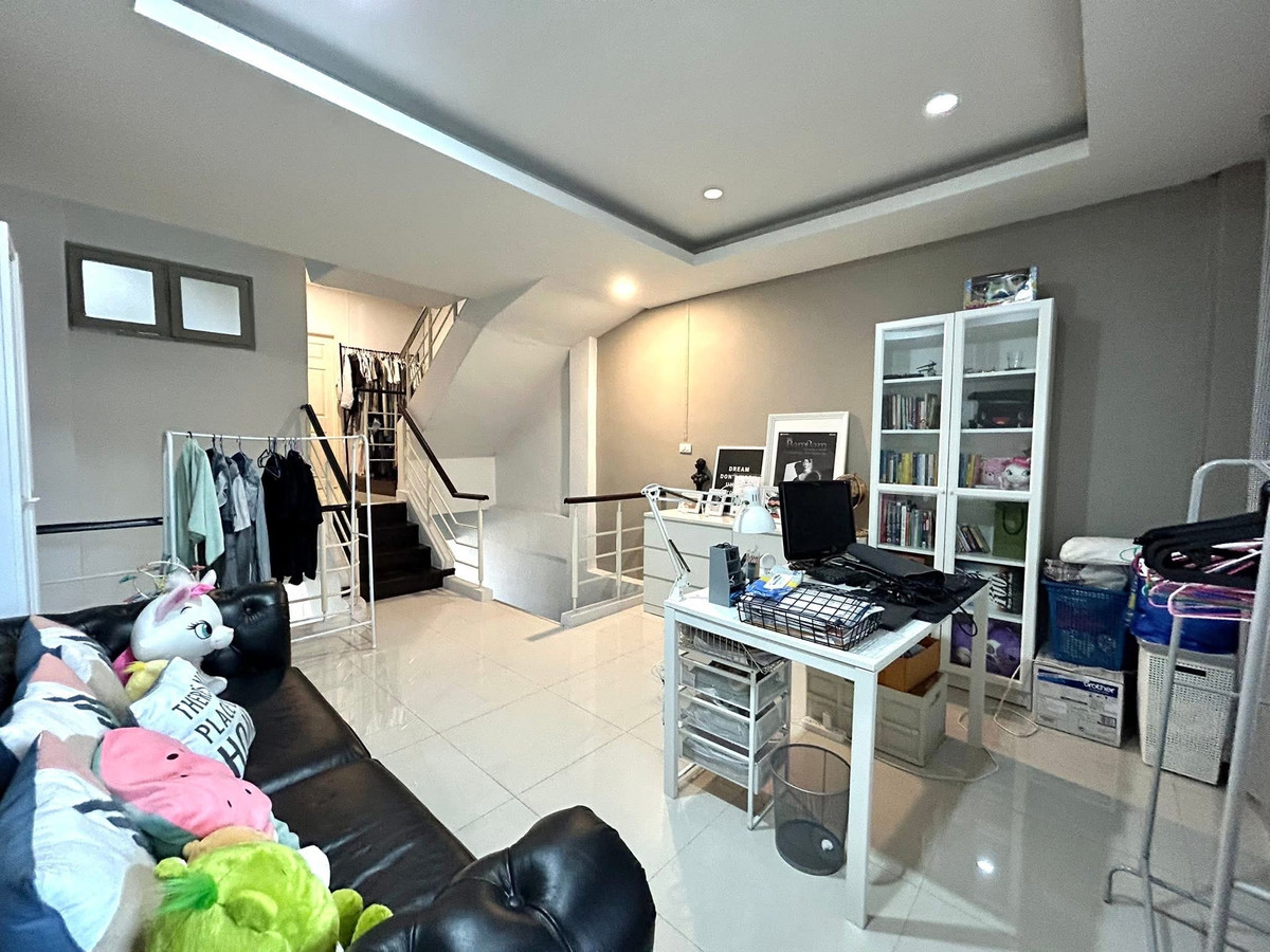 For SaleTownhomeRama5, Ratchapruek, Bangkruai : 3-story townhome for sale | Baan Narinthorn Bang Kruai-Rama 5 near Lotus Nakhon In