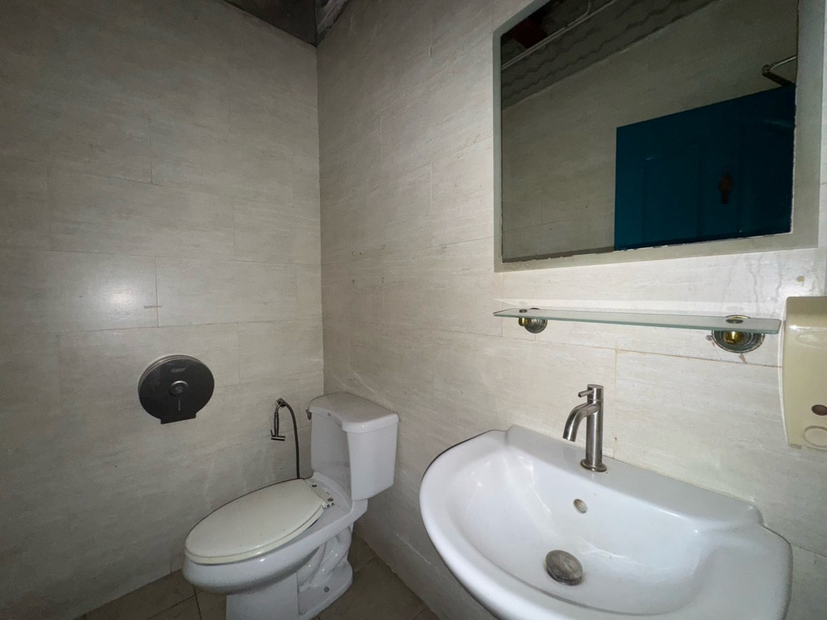 ให้เช่าร้านค้า/ตลาดนัดสุขุมวิท อโศก ทองหล่อ : พื้นที่ธุรกิจ ชั้น 2 ขนาด 144 ตารางเมตร @ ทองหล่อ สุขุมวิท 55 กรุงเทพ มีที่จอดรถ เหมาะทุกธุรกิจ 