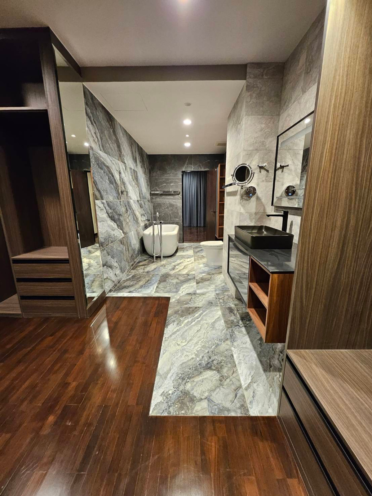 ขายบ้านสุขุมวิท อโศก ทองหล่อ : 🔥For Sale Renovated House in Thonglor! 4+1 Bedroom 370 sq.m fully Furnished Near Donki and BTS Thonglor Tel. 0863692224