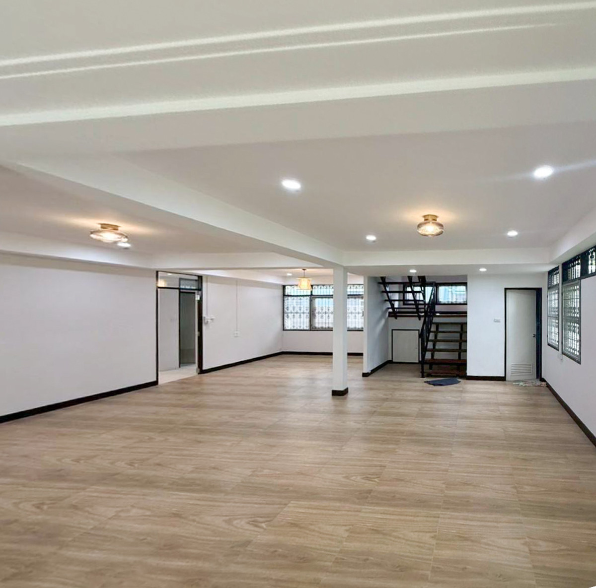 ขายบ้านรามคำแหง หัวหมาก : บ้านเดี่ยวขายพร้อมผู้เช่า ใกล้รถไฟฟ้า YL แยกลำสาลี ทะลุได้ทั้ง กรุงเทพกรีฑา - รามคำแหง - ลาดพร้าว 