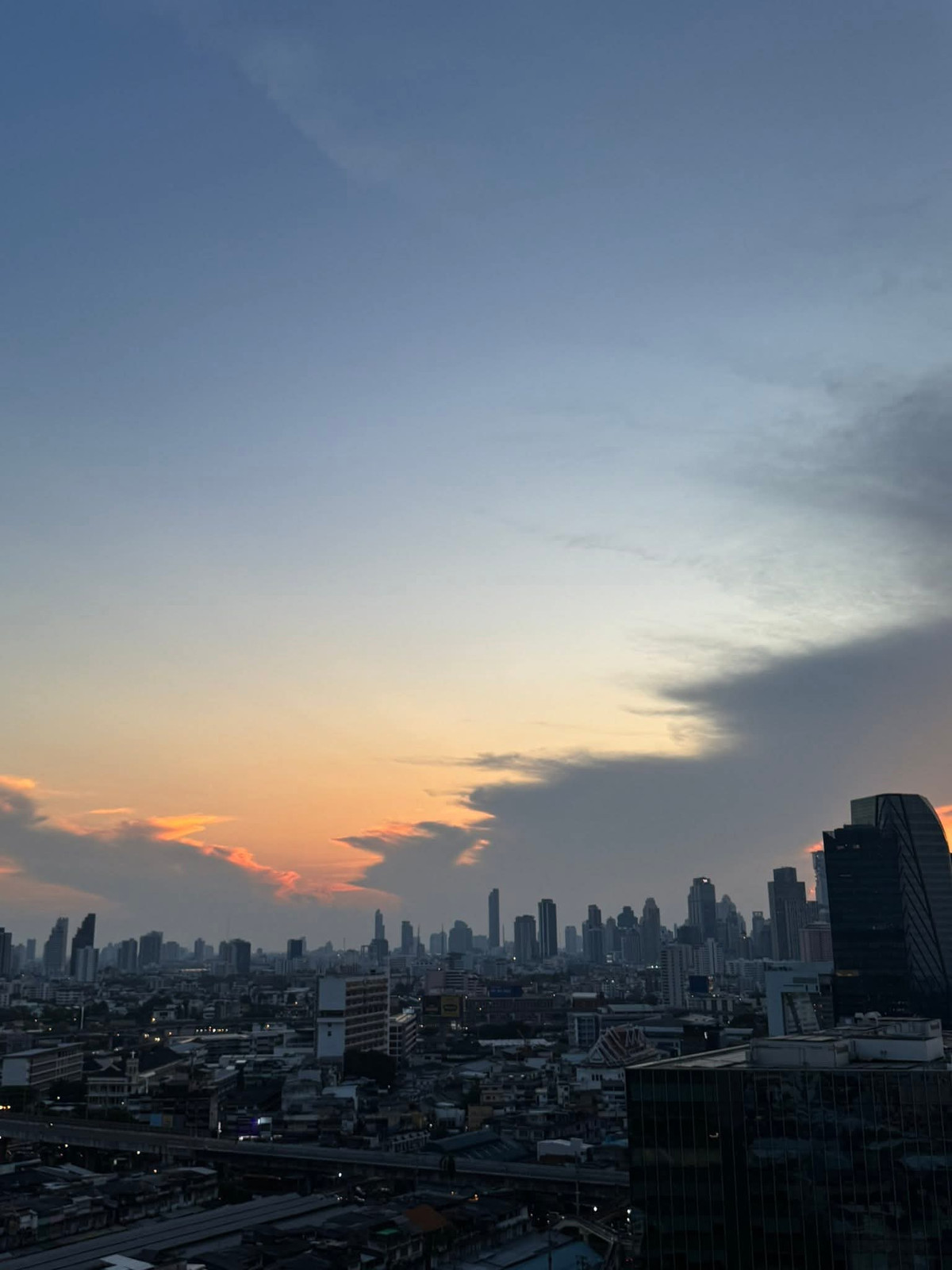 ให้เช่าคอนโดคลองเตย กล้วยน้ำไท : 💥CP-10555💥ว่าง ให้ เช่า ไลฟ์ พระราม 4 - อโศก👉แอดไลน์ @luxeliving 