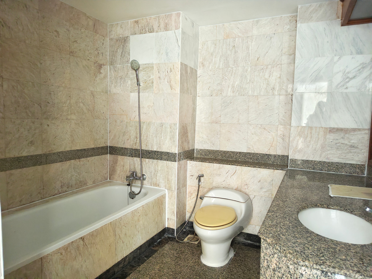 ให้เช่าคอนโดสุขุมวิท อโศก ทองหล่อ : คอนโด 2 ห้องนอน 1 ห้องน้ำ ขนาด 60 ตารางเมตร ที่อโศกเพลส ให้เช่า 22,000 บาทต่อเดือน ซอยสุขุมวิท 21 สถานีรถไฟฟ้า BTS อโศก