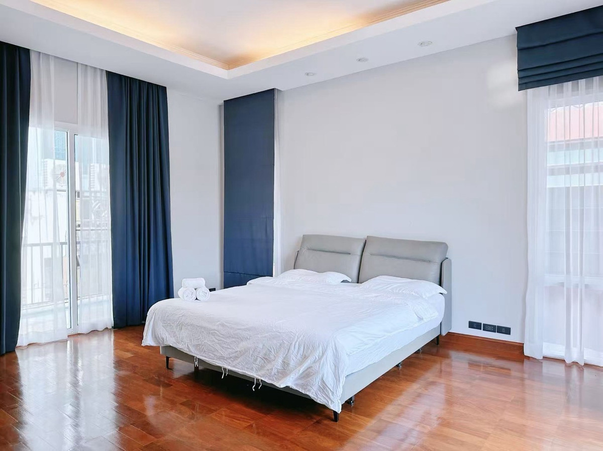 ให้เช่าสุขุมวิท อโศก ทองหล่อ : 🌈บ้านพูลวิลล่าเดี่ยว 3 ชั้น  พร้อมสระว่ายน้ำ 🎤