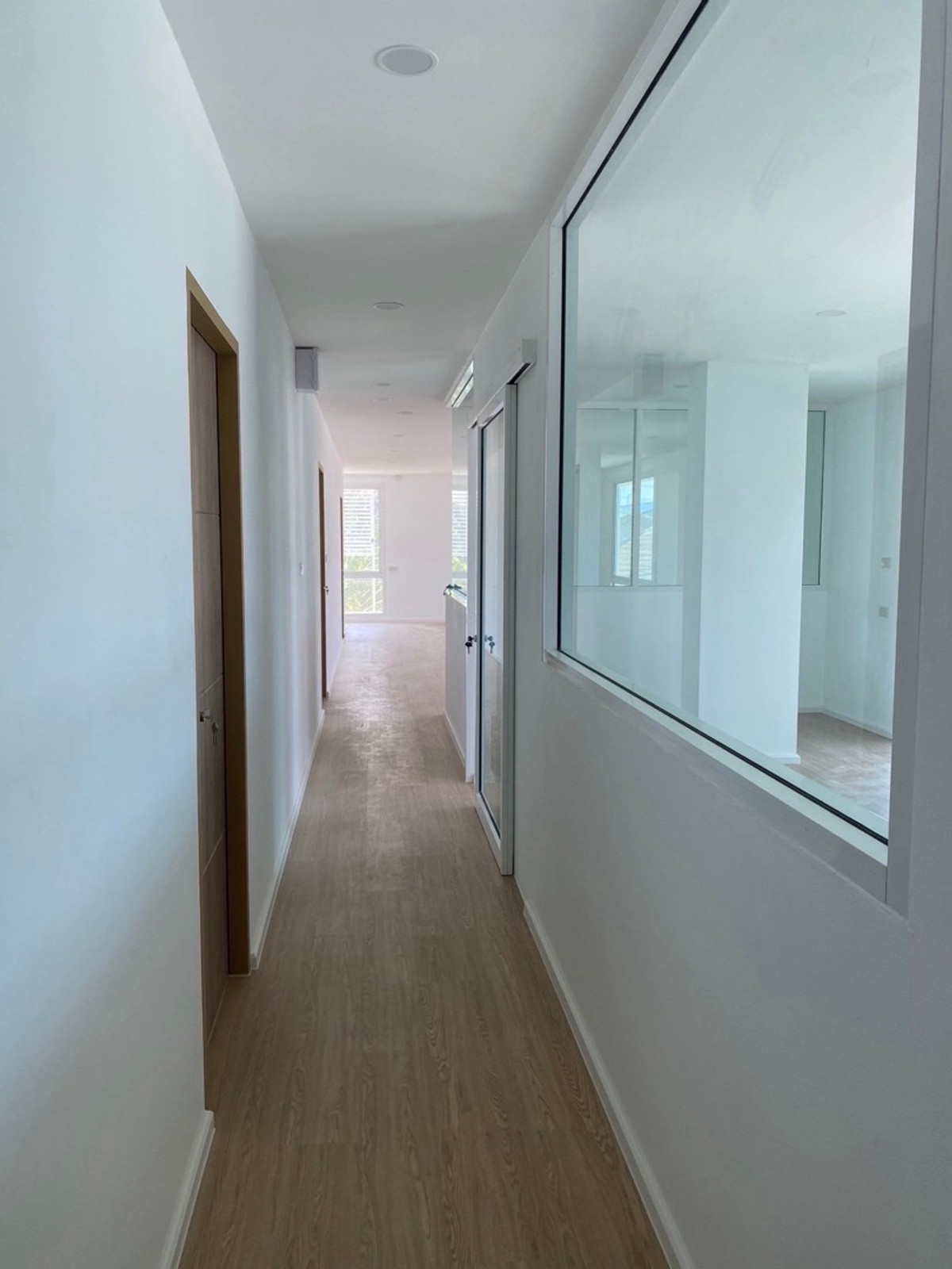 For RentOfficeChaengwatana, Muangthong : 5-Storey Office Building with Lift on Ngamwongwan Road near Expressway, Ideal for Headquarters (HQ)