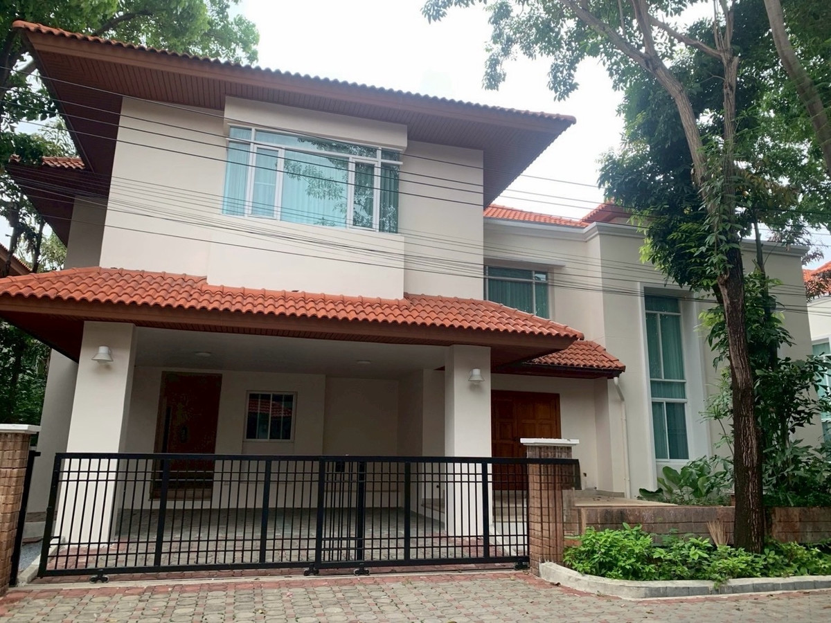 For RentHouseChaengwatana, Muangthong : Pet Friendly House for Rent Near ISB Spacious Layout Ideal for Family Living and Expat Community