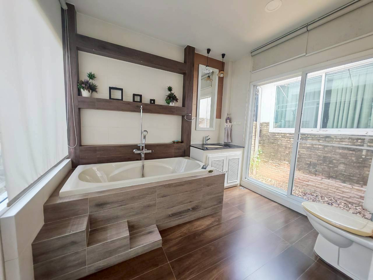 ขายบ้านลาดกระบัง สุวรรณภูมิ : 🏡 ขายบ้านเดี่ยว หมู่บ้านมัณฑนา วงแหวน-พระราม 9 บ้านสวย บรรยากาศร่มรื่น สไตล์บ้านสวน พื้นที่ใหญ่ หาไม่ได้แล้ว!