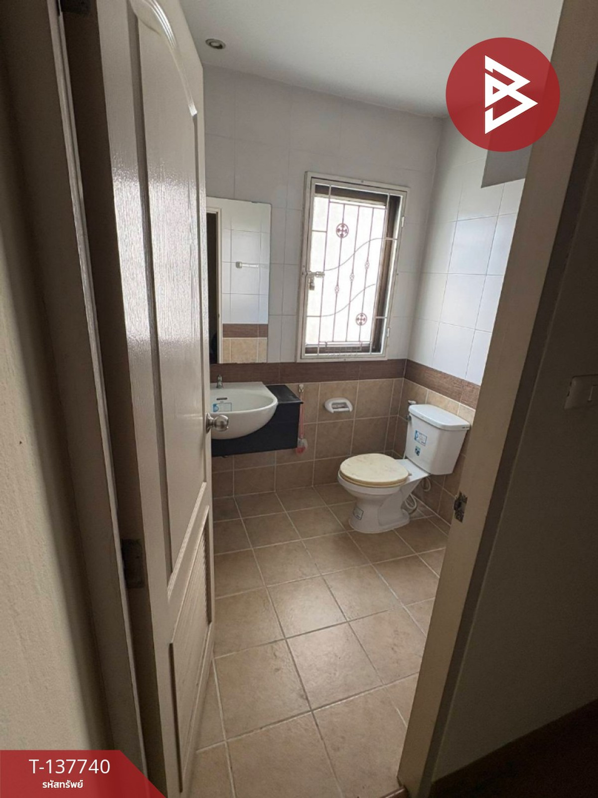 For SaleTownhomeSamut Prakan,Samrong : Townhouse for sale, 3 floors, area 32 sq m, Theparak, Samut Prakan.