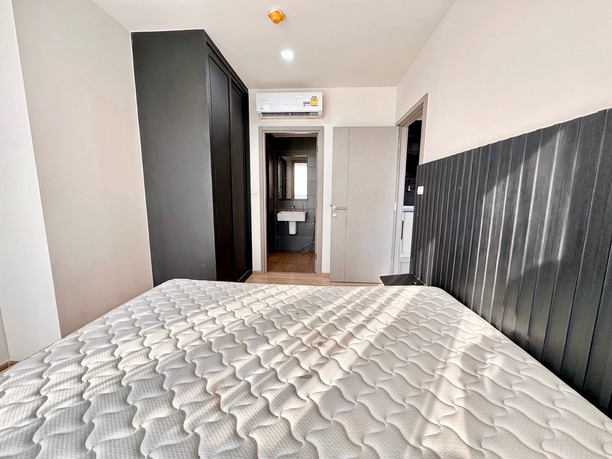 For RentCondoRama9, Petchburi, RCA : For rent: The Base Garden Rama9, corner room.