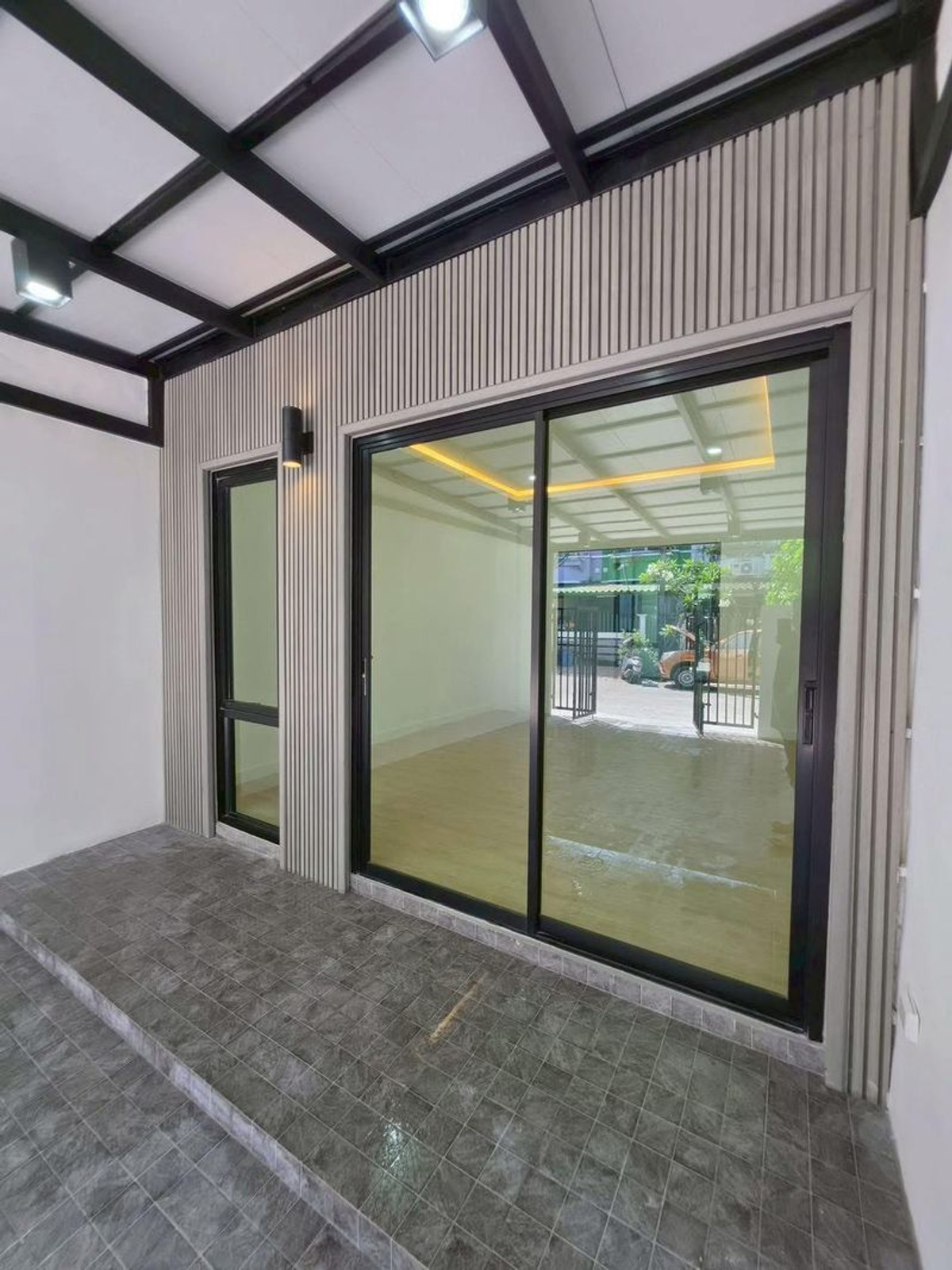 ขายทาวน์โฮมนวมินทร์ รามอินทรา : ขายทาวน์โฮม 2 ชั้น หมู่บ้านตะวันนา จตุโชติ 12 (Tawanna Chatuchot 12) ขนาด 17 ตารางวา 2 ห้องนอน ถนนจตุโชติ แขวงออเงิน เขตสายไหม กรุงเทพมหานคร